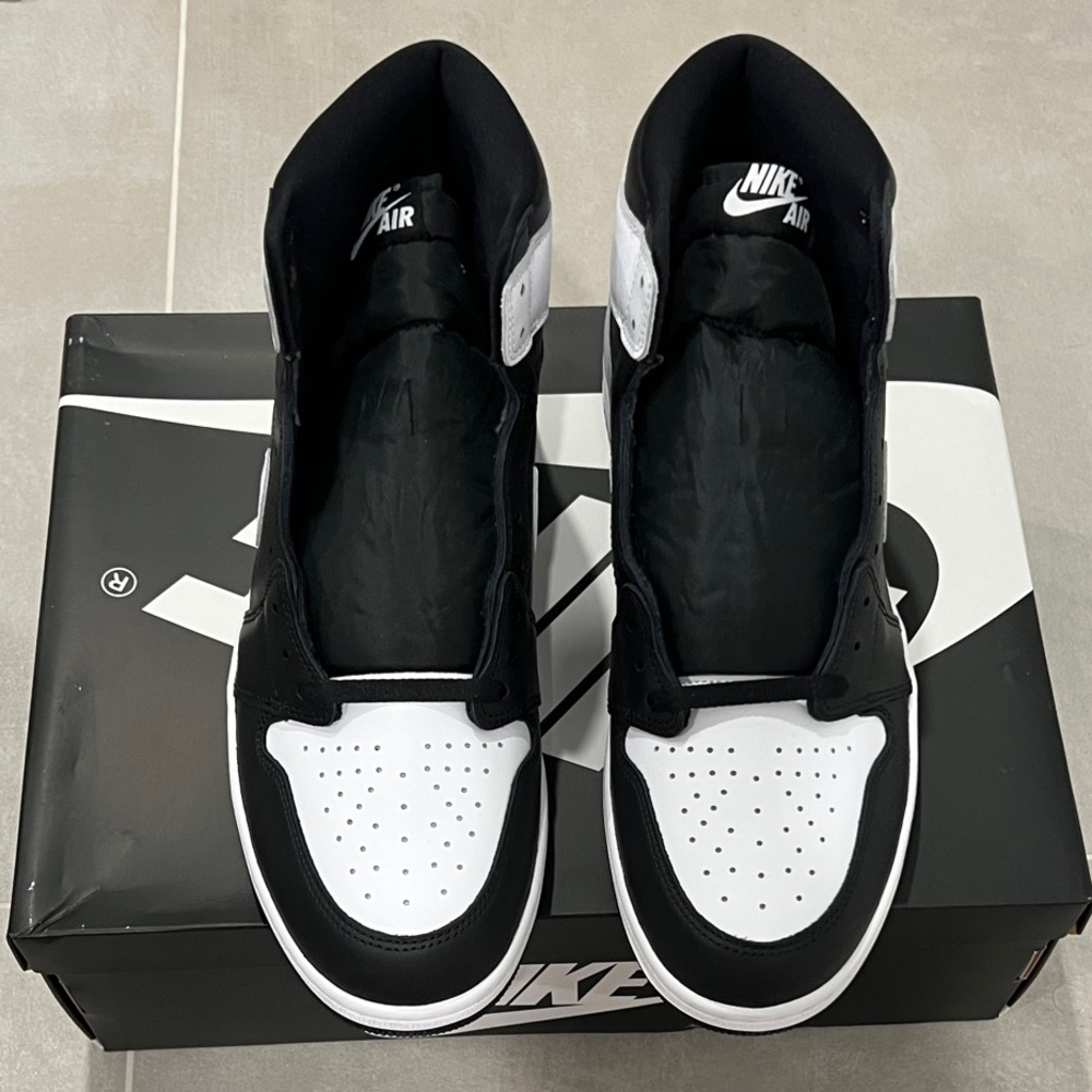 Nike Men's Black and White Air Jordan 1 Retro High OG Sneakers